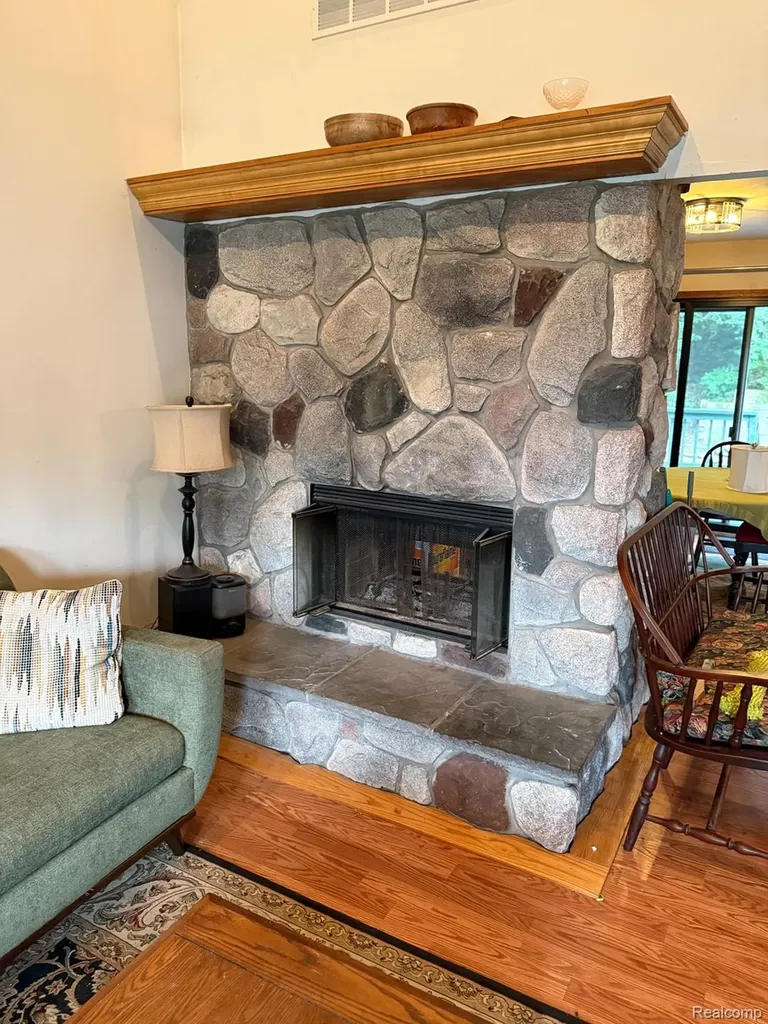 8819 Woodshire Drive White Lake Charter Township MI 48386