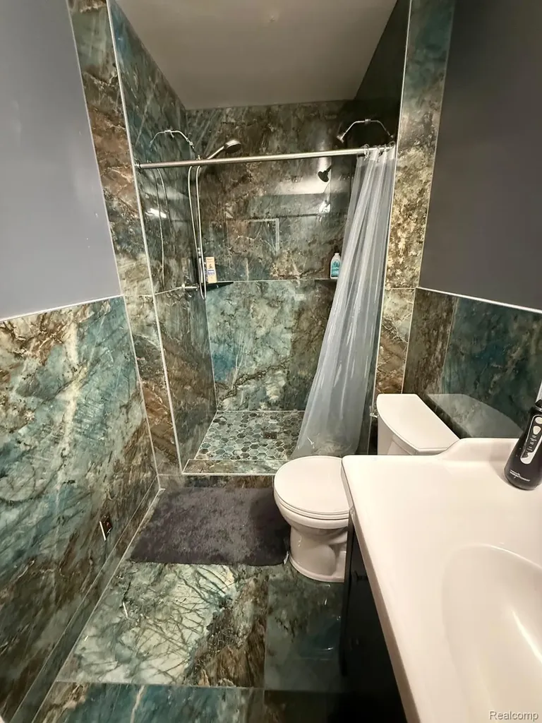 8819 Woodshire Drive White Lake Charter Township MI 48386