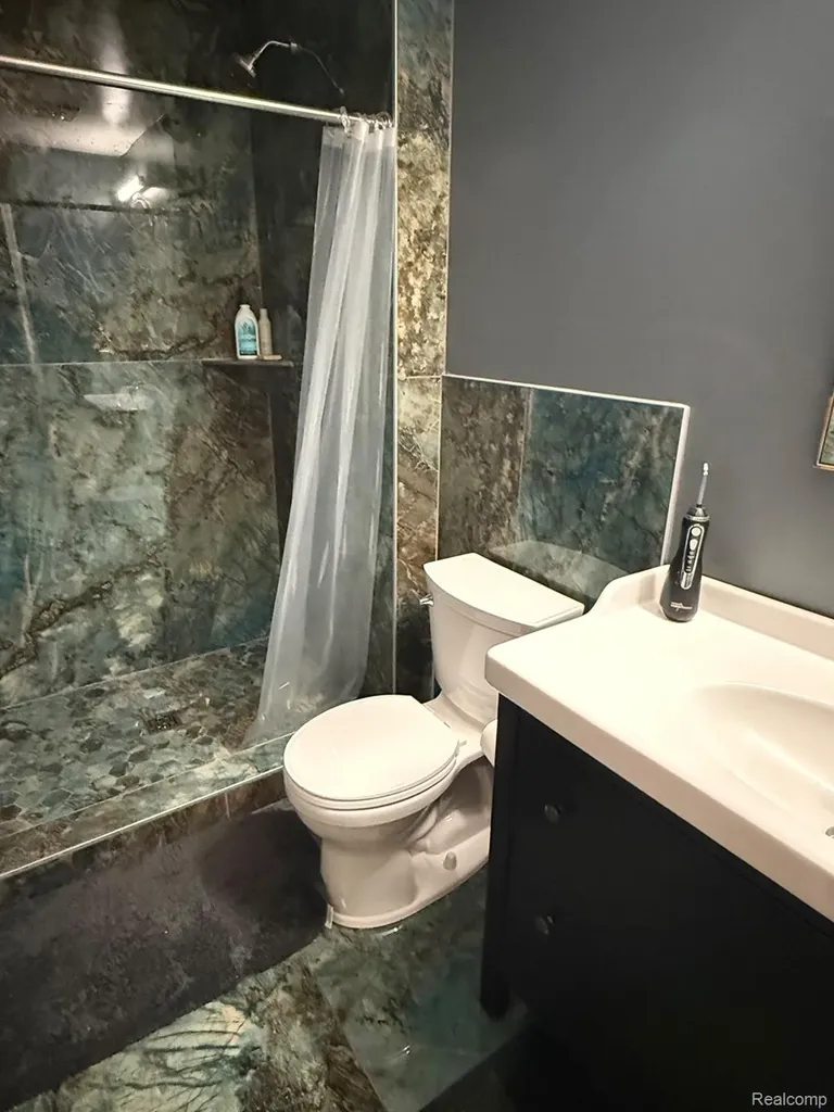 8819 Woodshire Drive White Lake Charter Township MI 48386