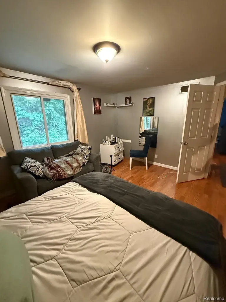 8819 Woodshire Drive White Lake Charter Township MI 48386