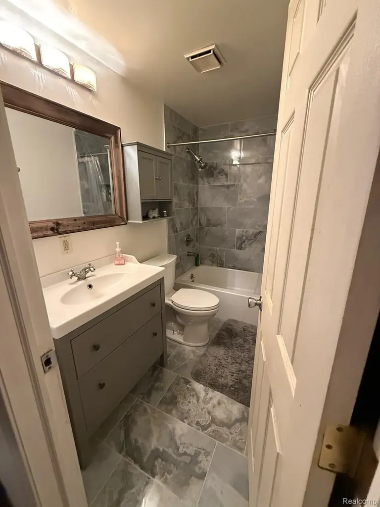 8819 Woodshire Drive White Lake Charter Township MI 48386