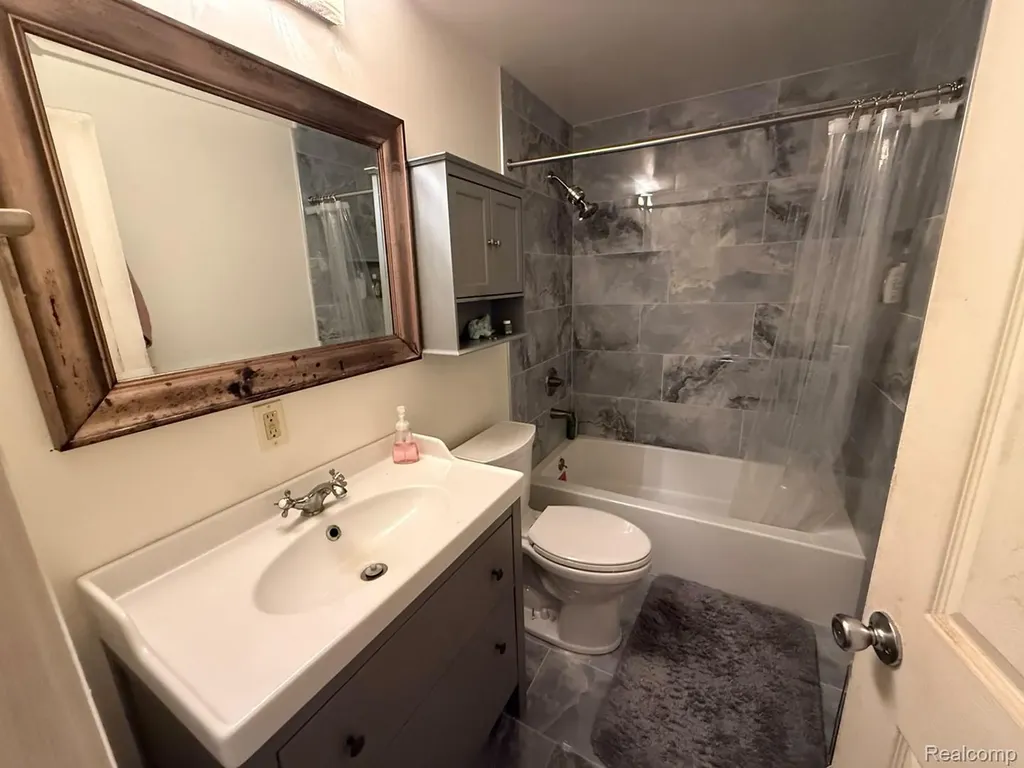8819 Woodshire Drive White Lake Charter Township MI 48386