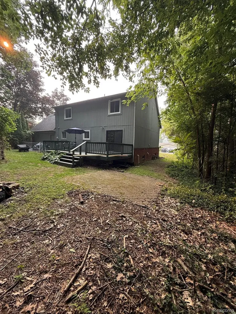 8819 Woodshire Drive White Lake Charter Township MI 48386