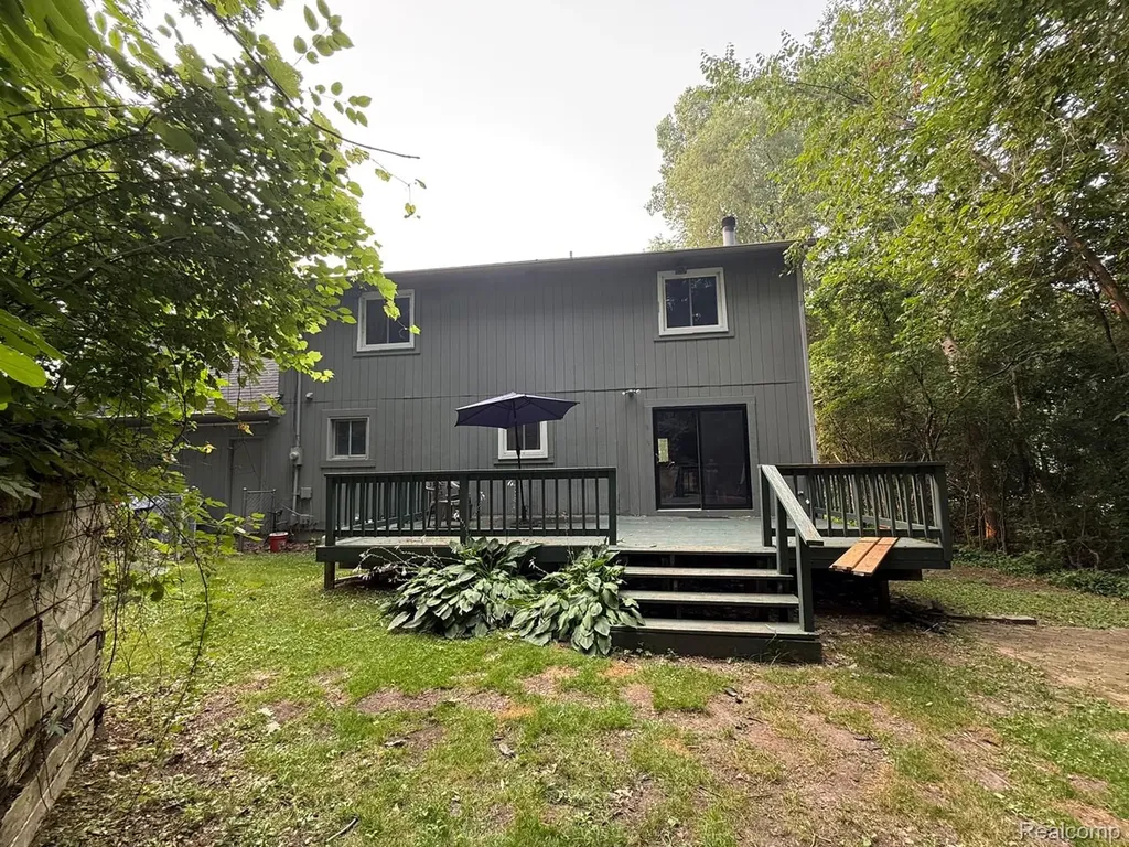 8819 Woodshire Drive White Lake Charter Township MI 48386