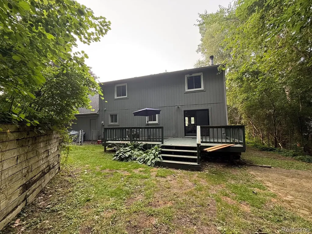 8819 Woodshire Drive White Lake Charter Township MI 48386