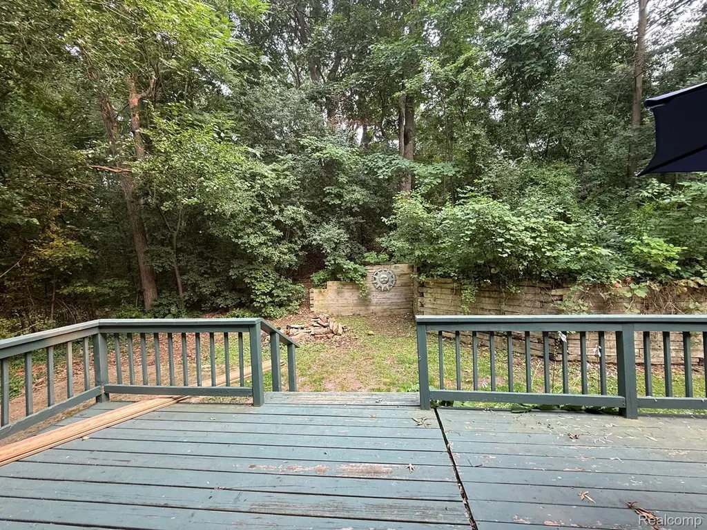 8819 Woodshire Drive White Lake Charter Township MI 48386