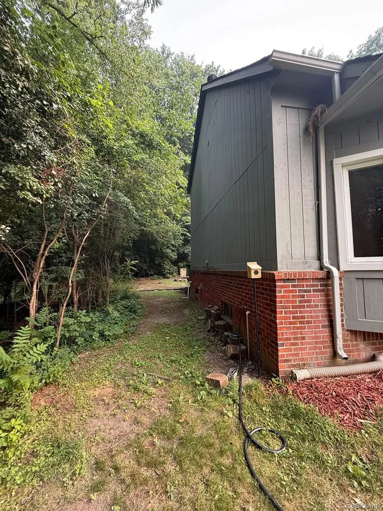 8819 Woodshire Drive White Lake Charter Township MI 48386