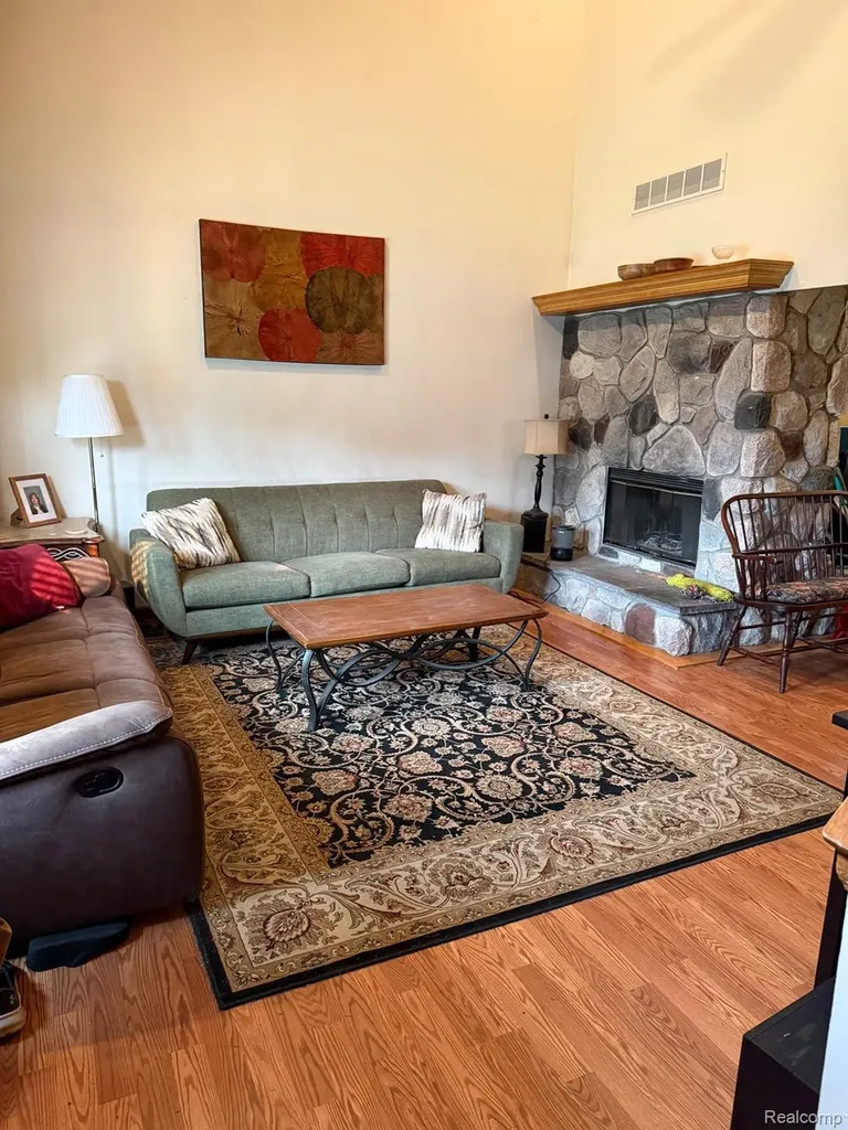 8819 Woodshire Drive White Lake Charter Township MI 48386