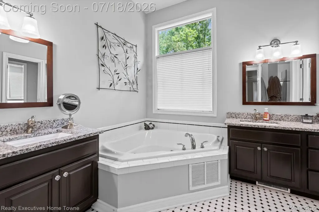 3276 Shorewood Avenue Fort Gratiot Charter Township MI 48059