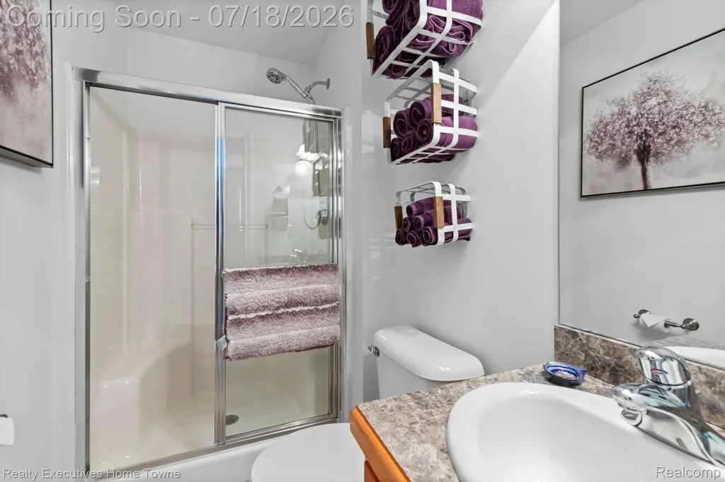 3276 Shorewood Avenue Fort Gratiot Charter Township MI 48059