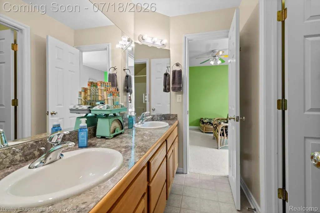 3276 Shorewood Avenue Fort Gratiot Charter Township MI 48059