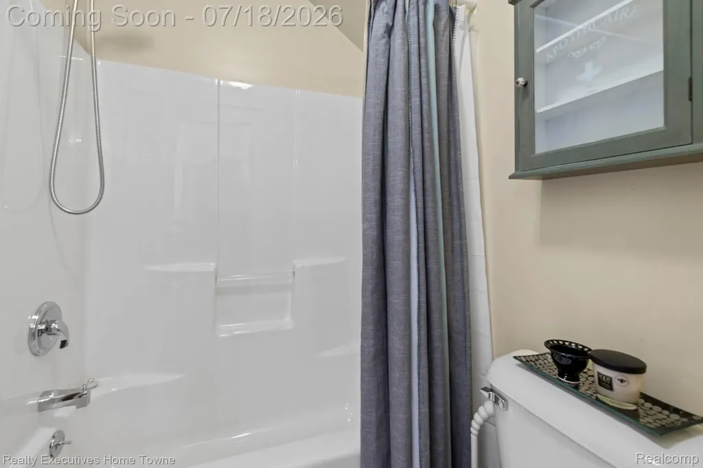 3276 Shorewood Avenue Fort Gratiot Charter Township MI 48059
