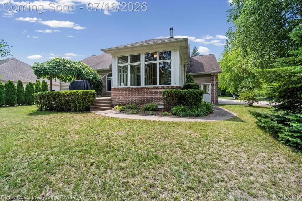 3276 Shorewood Avenue Fort Gratiot Charter Township MI 48059