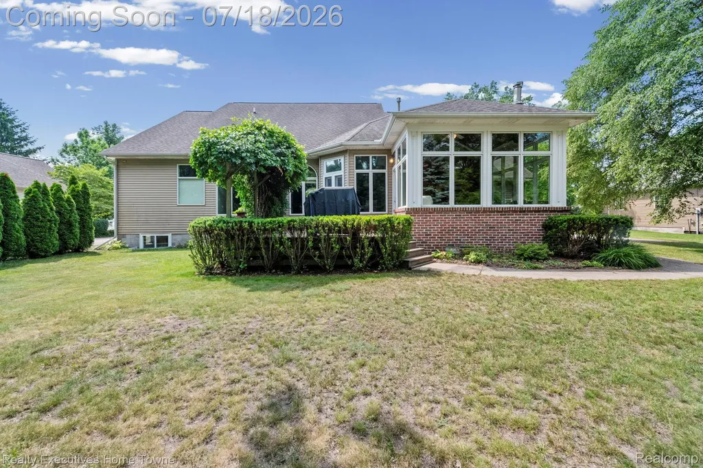 3276 Shorewood Avenue Fort Gratiot Charter Township MI 48059