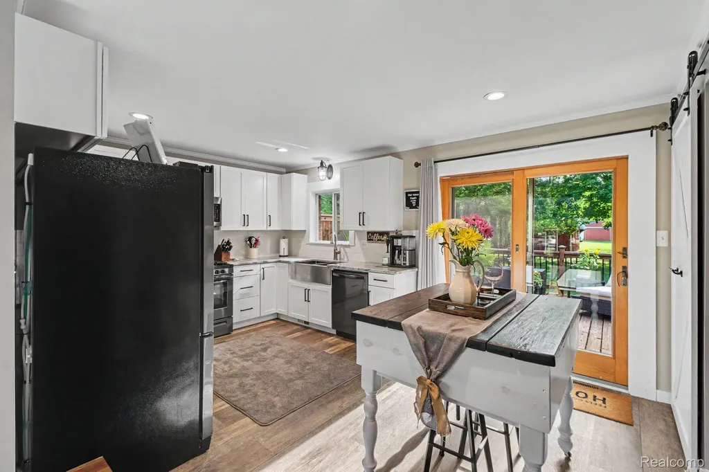 7370 Perry Lake Road Independence Charter Township MI 48348