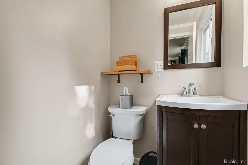 7370 Perry Lake Road Independence Charter Township MI 48348