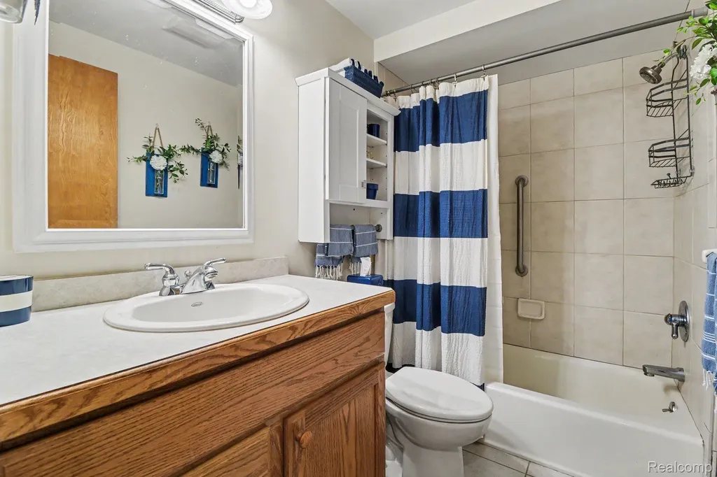 7370 Perry Lake Road Independence Charter Township MI 48348