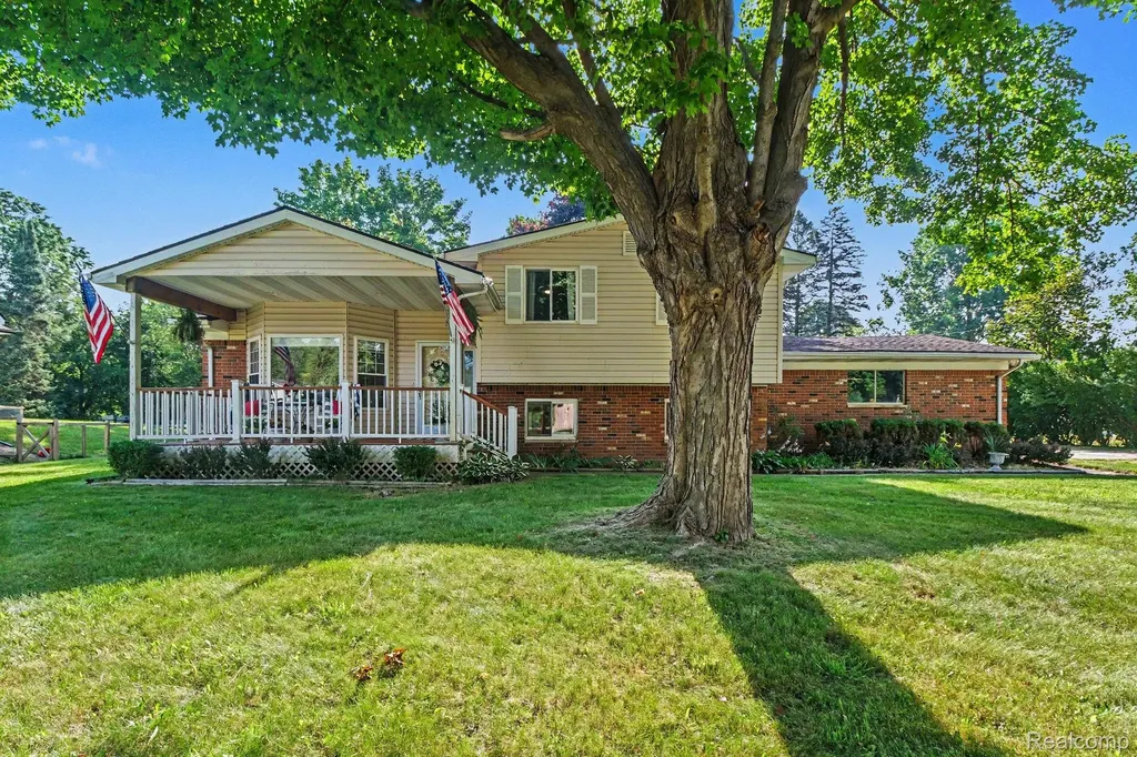 7370 Perry Lake Road Independence Charter Township MI 48348