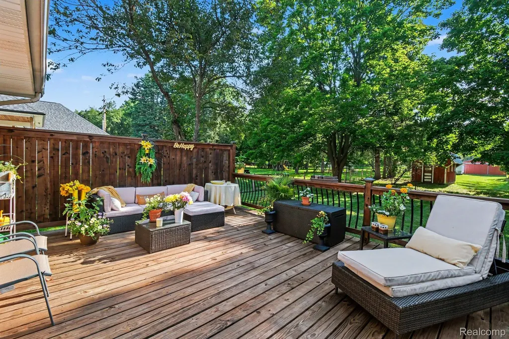 7370 Perry Lake Road Independence Charter Township MI 48348