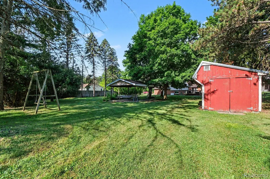 7370 Perry Lake Road Independence Charter Township MI 48348