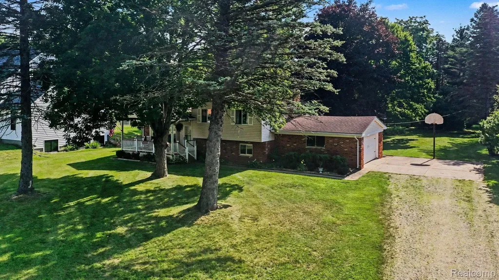 7370 Perry Lake Road Independence Charter Township MI 48348