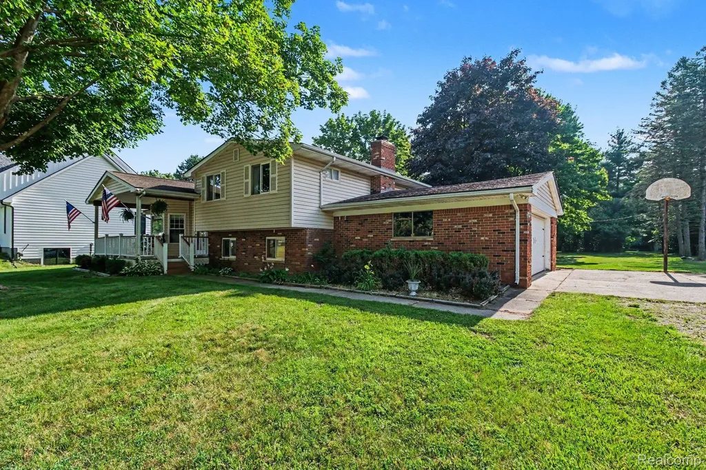 7370 Perry Lake Road Independence Charter Township MI 48348