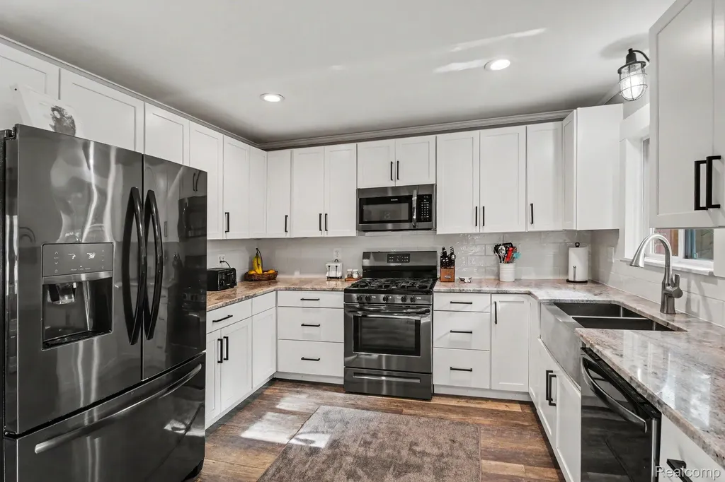 7370 Perry Lake Road Independence Charter Township MI 48348