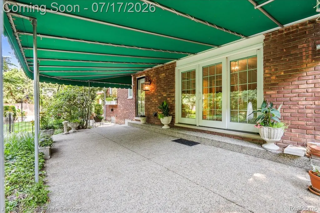 1023 Buckingham Road Grosse Pointe Park City MI 48230