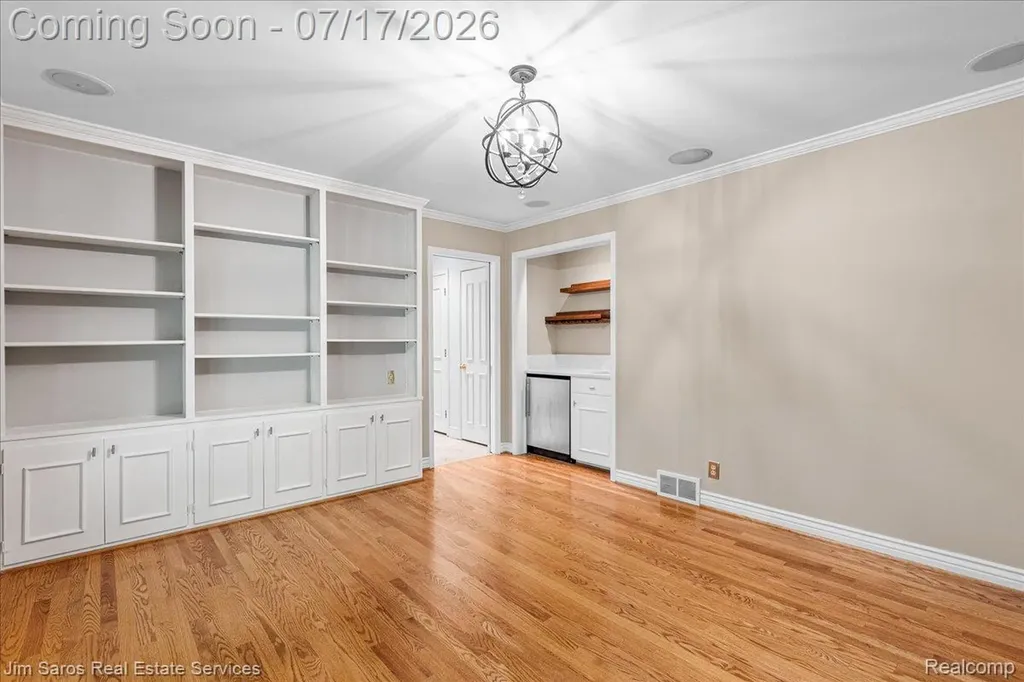 1023 Buckingham Road Grosse Pointe Park City MI 48230