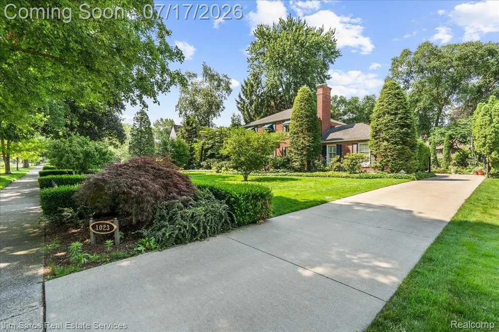 1023 Buckingham Road Grosse Pointe Park City MI 48230