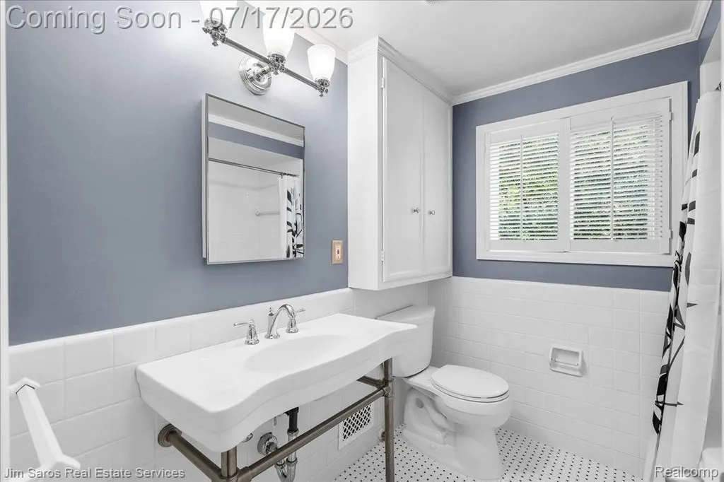1023 Buckingham Road Grosse Pointe Park City MI 48230