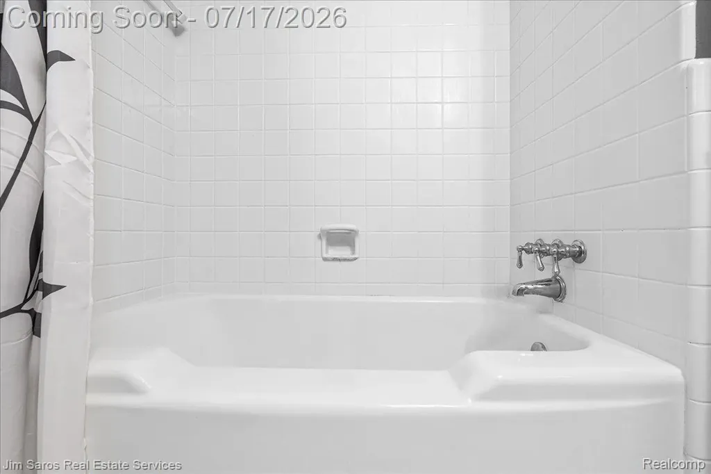 1023 Buckingham Road Grosse Pointe Park City MI 48230
