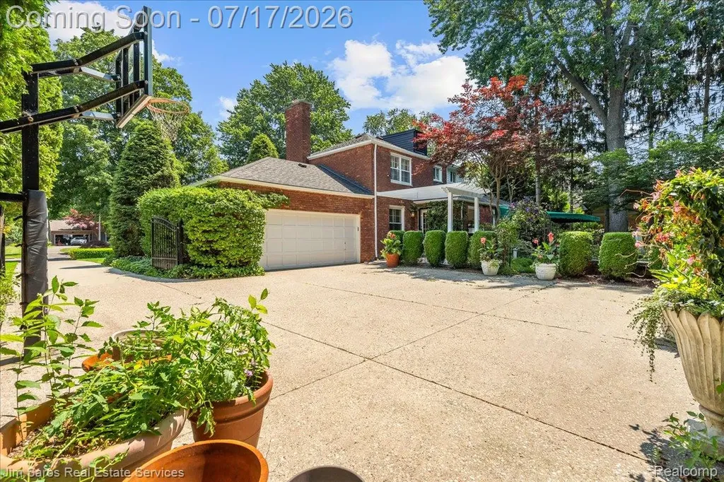 1023 Buckingham Road Grosse Pointe Park City MI 48230