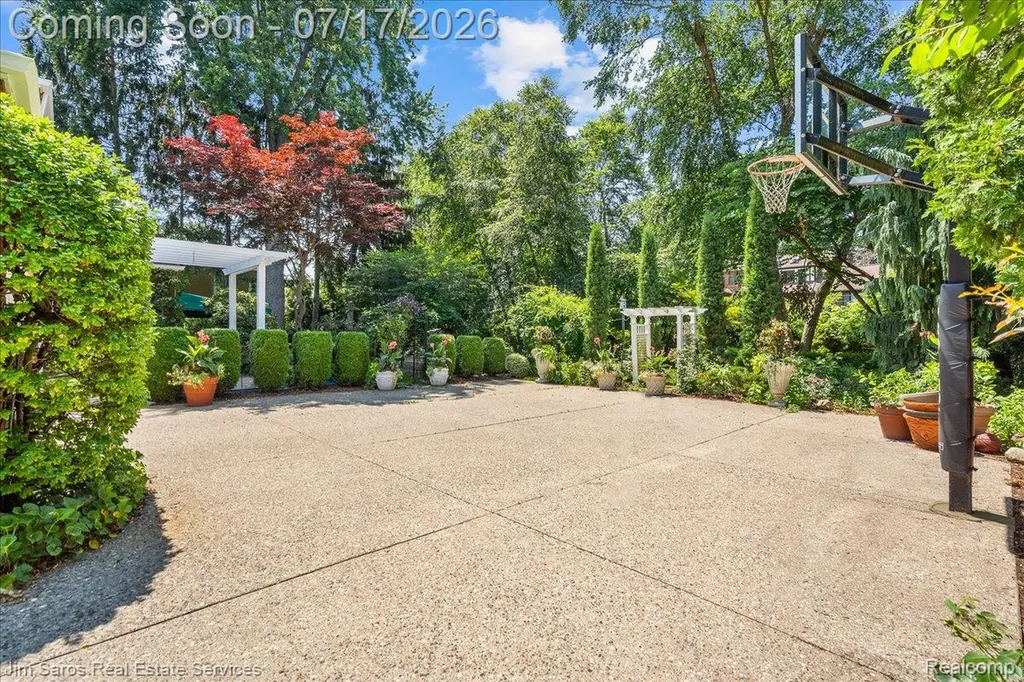 1023 Buckingham Road Grosse Pointe Park City MI 48230