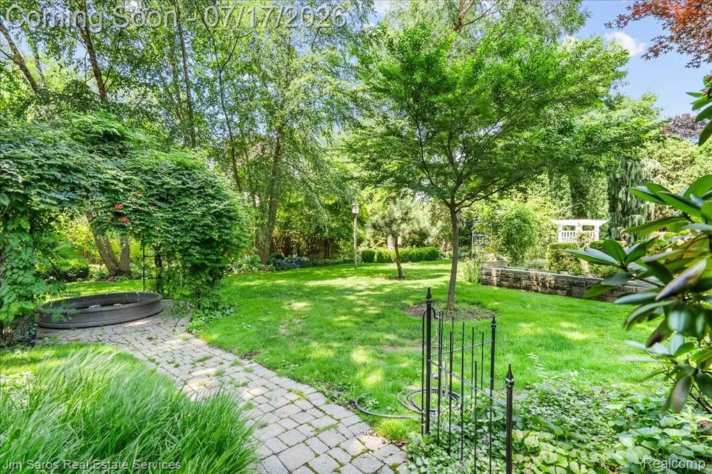 1023 Buckingham Road Grosse Pointe Park City MI 48230