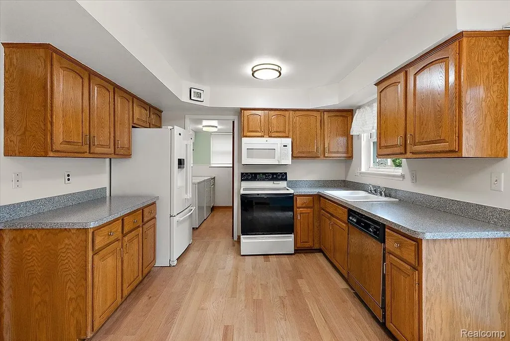11225 Alwardt Drive Sterling Heights City MI 48313