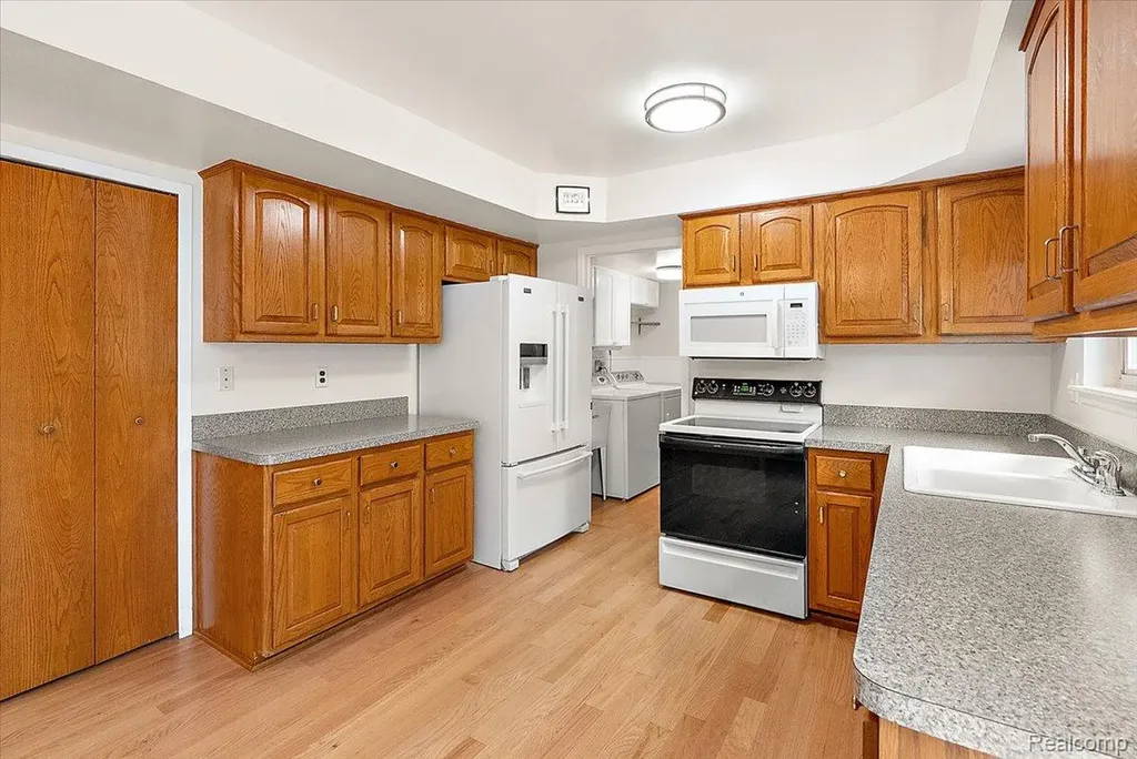 11225 Alwardt Drive Sterling Heights City MI 48313