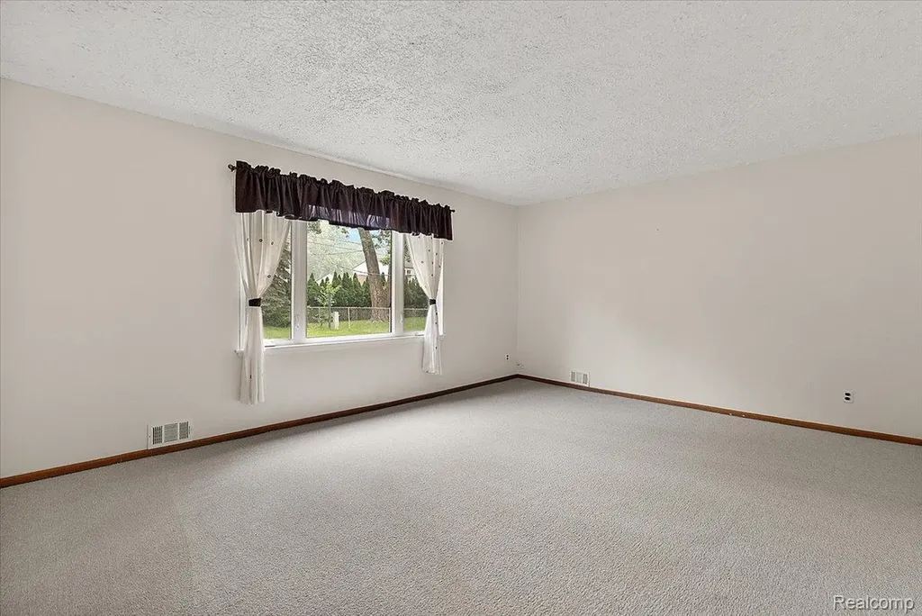 11225 Alwardt Drive Sterling Heights City MI 48313