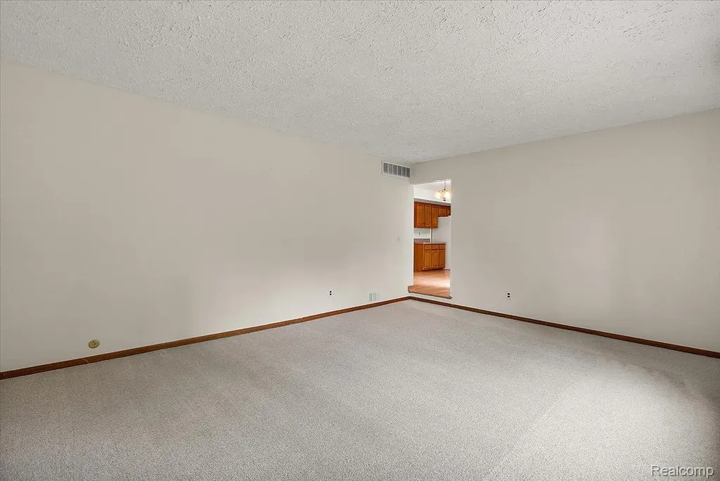 11225 Alwardt Drive Sterling Heights City MI 48313