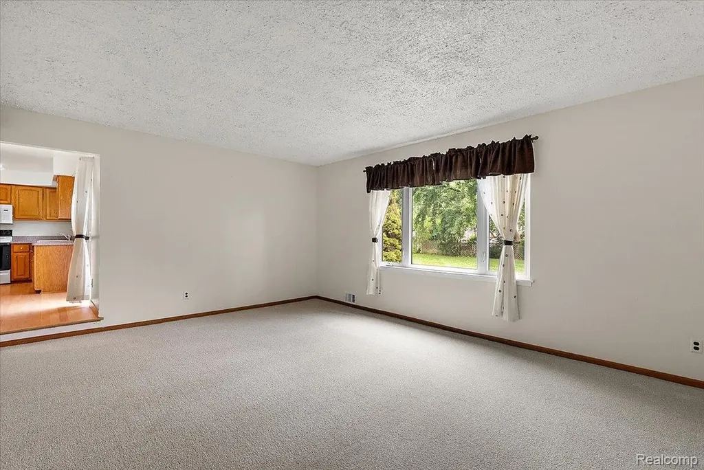 11225 Alwardt Drive Sterling Heights City MI 48313