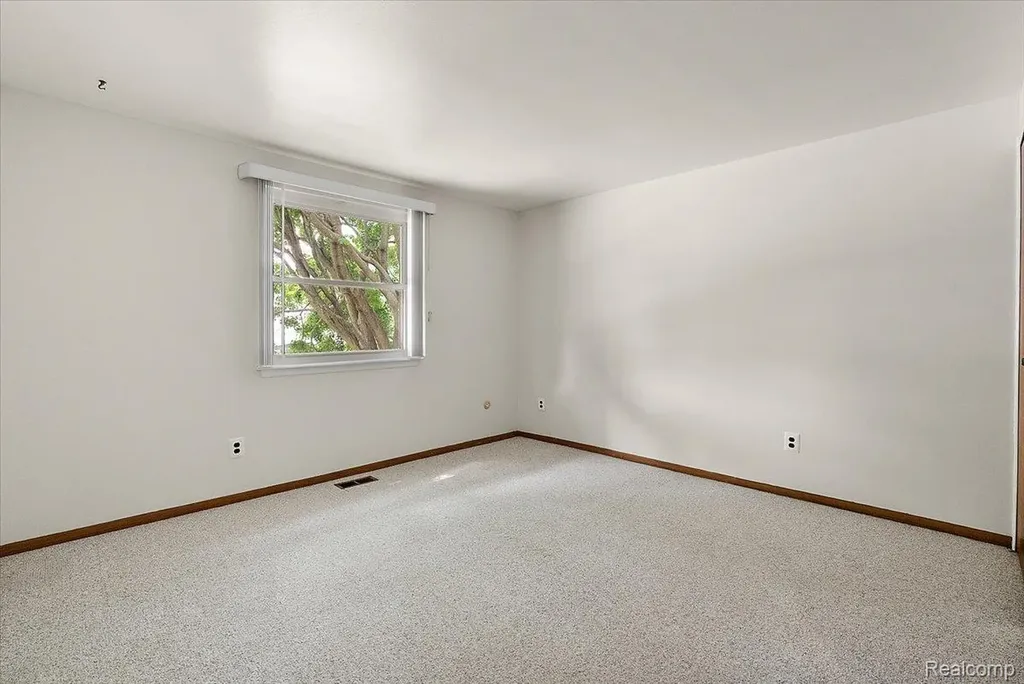 11225 Alwardt Drive Sterling Heights City MI 48313