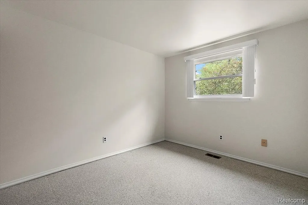 11225 Alwardt Drive Sterling Heights City MI 48313