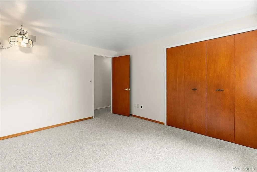 11225 Alwardt Drive Sterling Heights City MI 48313