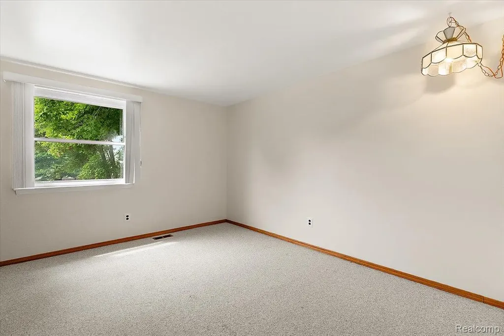 11225 Alwardt Drive Sterling Heights City MI 48313