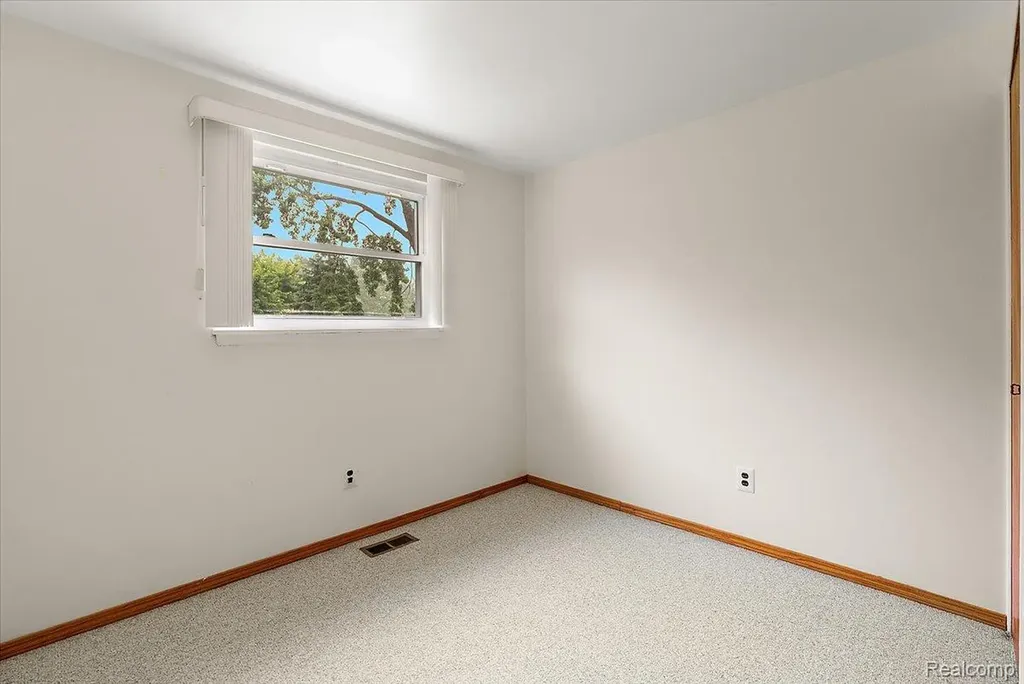11225 Alwardt Drive Sterling Heights City MI 48313