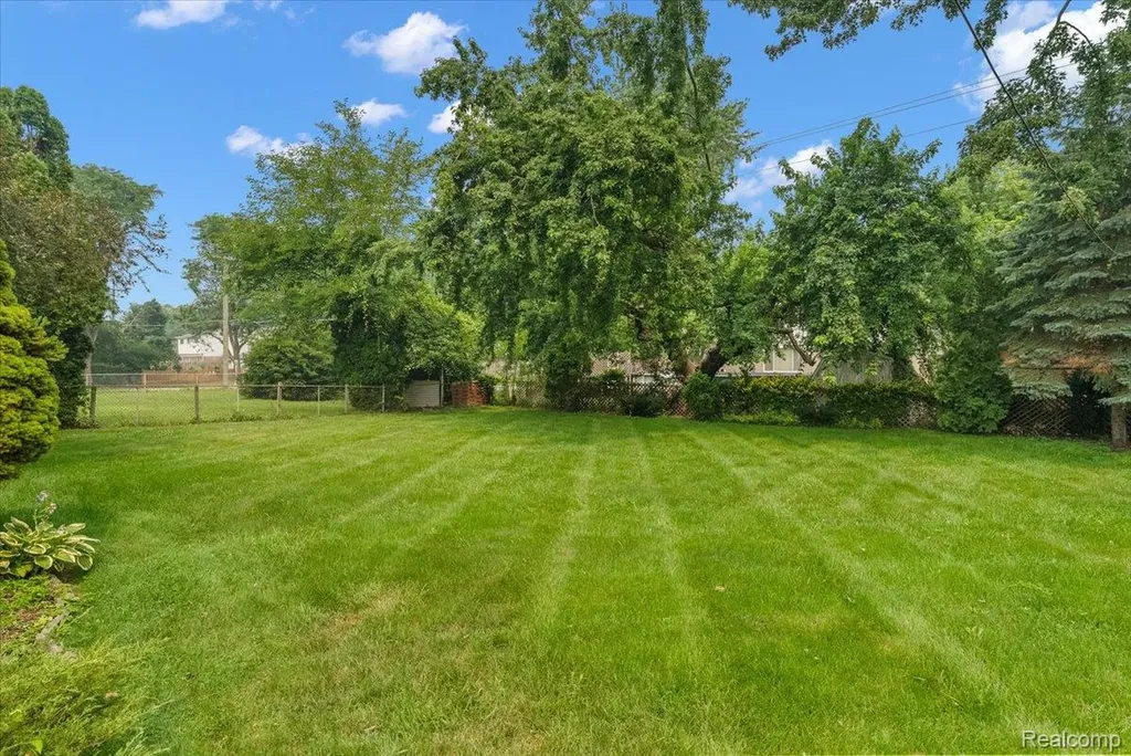 11225 Alwardt Drive Sterling Heights City MI 48313