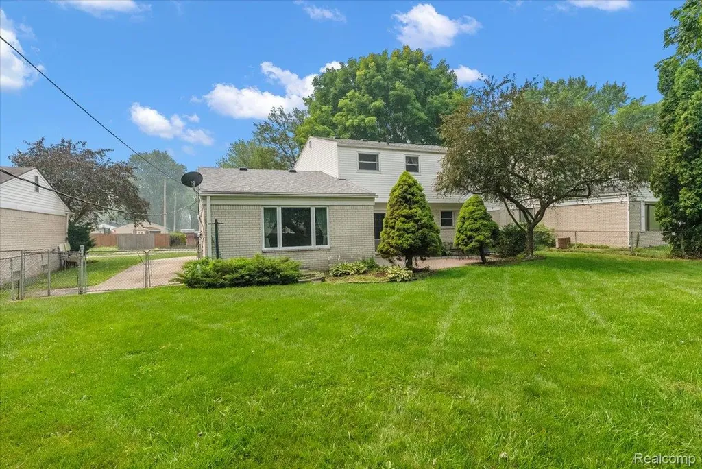 11225 Alwardt Drive Sterling Heights City MI 48313