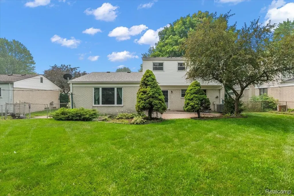 11225 Alwardt Drive Sterling Heights City MI 48313