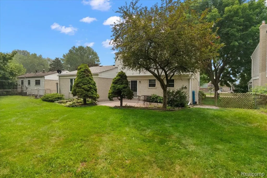 11225 Alwardt Drive Sterling Heights City MI 48313