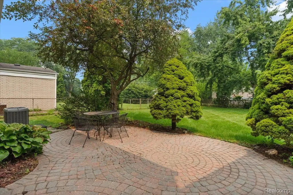 11225 Alwardt Drive Sterling Heights City MI 48313